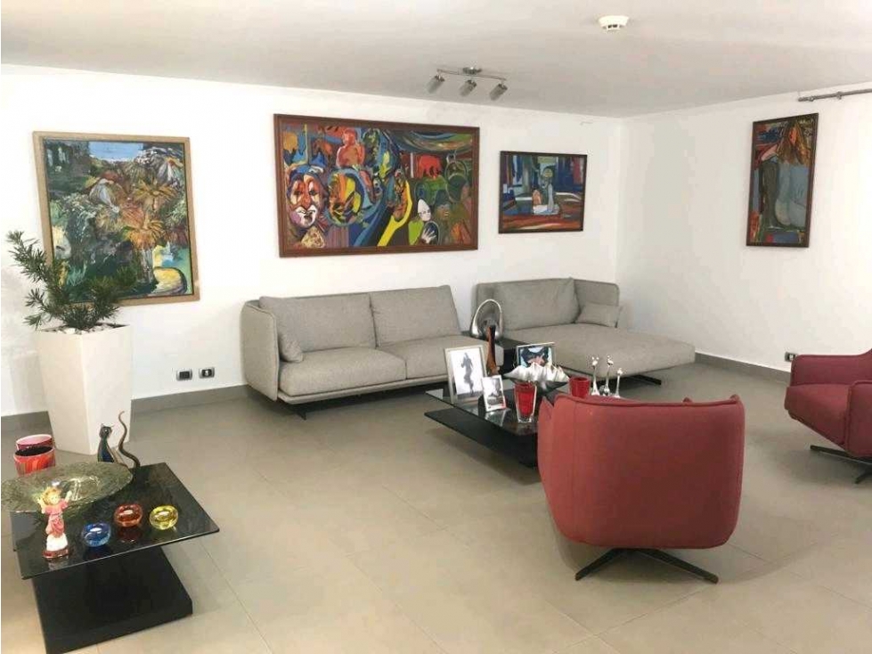 CASA DUPLEX EN OBARRIO REMODELADA CON PATIO 4REC 4.5B CBE 441M2 — foto 3
