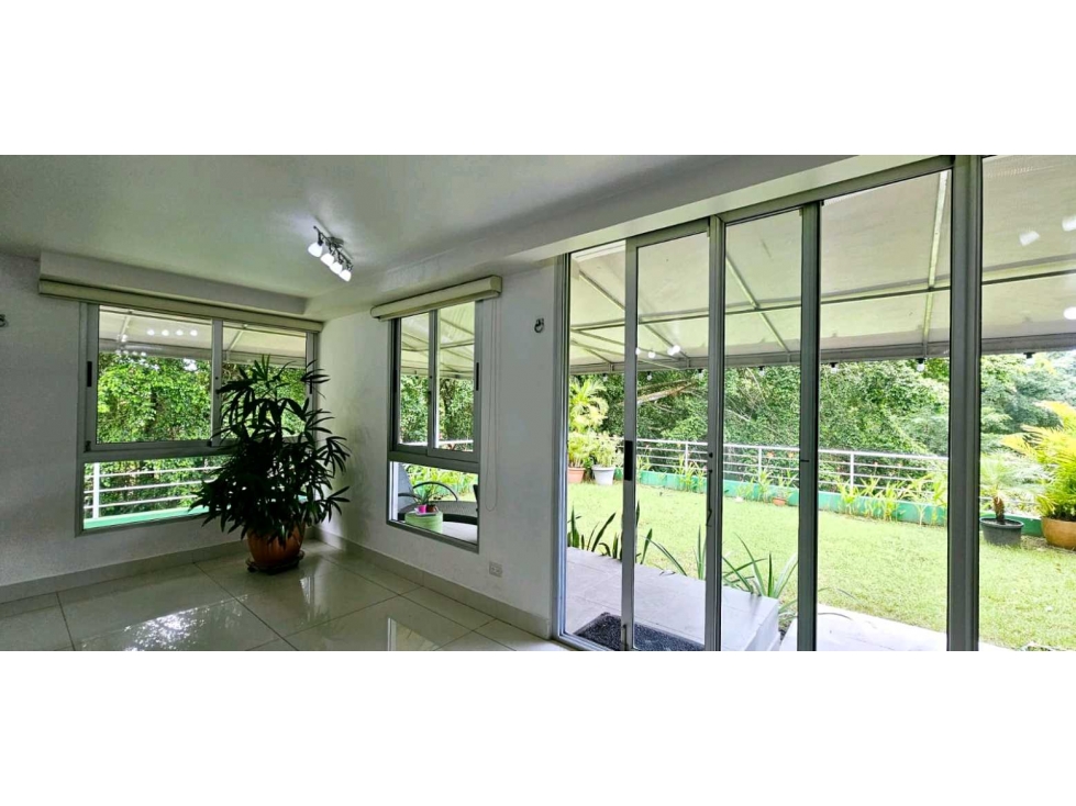 CASA DUPLEX EN OBARRIO REMODELADA CON PATIO 4REC 4.5B CBE 441M2 — foto 4