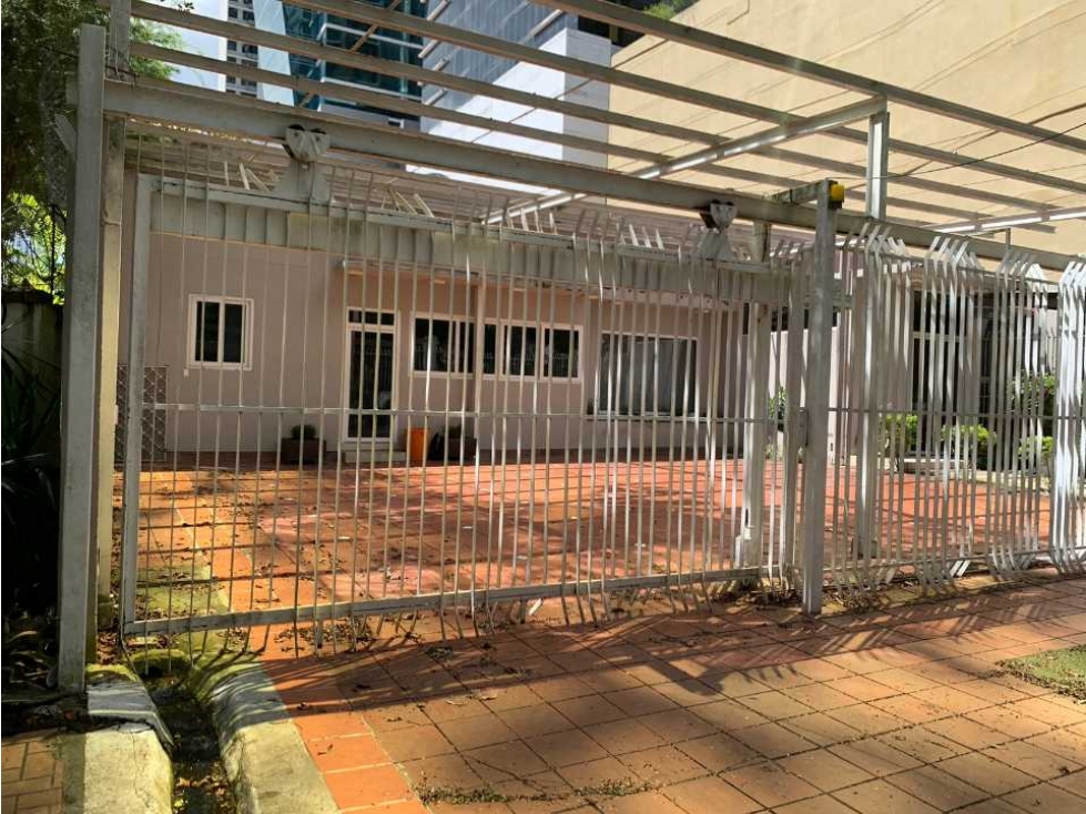 CASA EN OBARRIO PUEDE SER USO COMERCIAL - 4