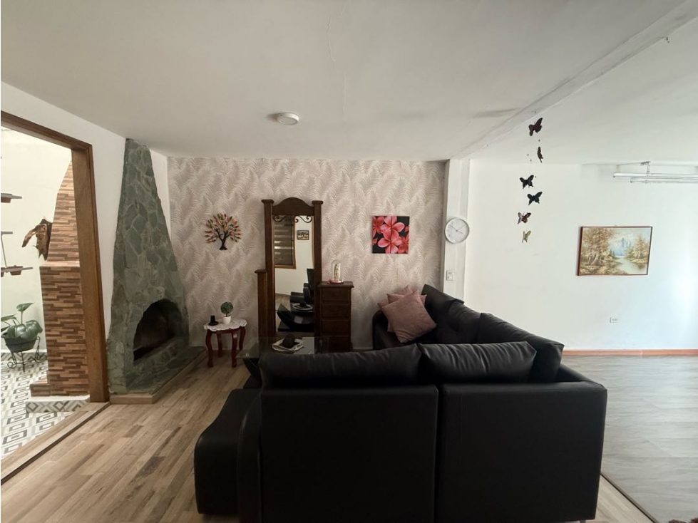 Casa en primer piso con parqueadero privado — foto 2
