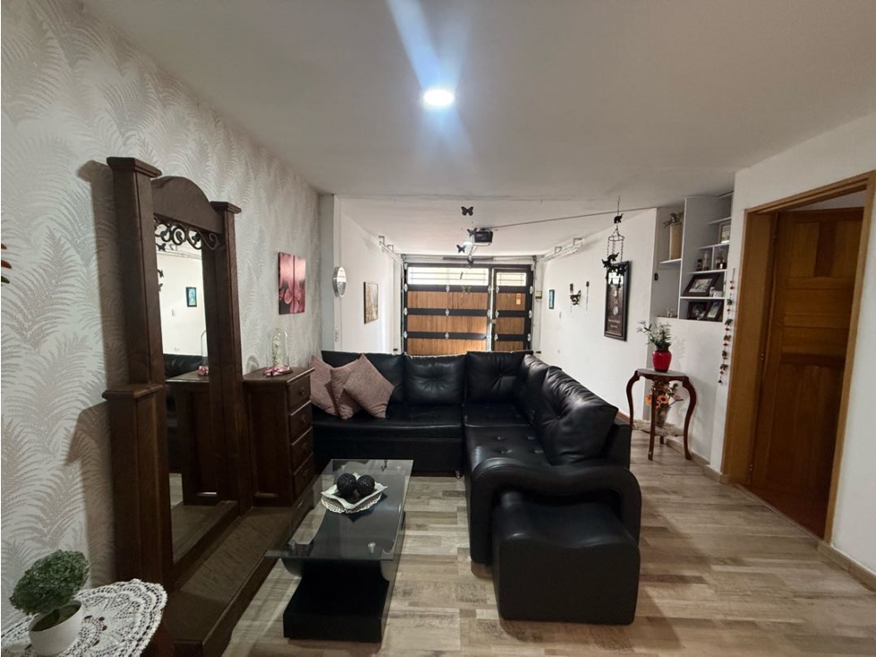 Casa en primer piso con parqueadero privado — foto 3