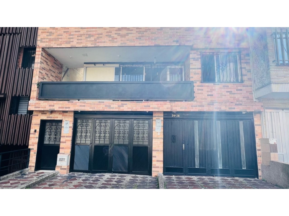CASA EN CASTELLANA PRIMER PISO PARA REMODELAR