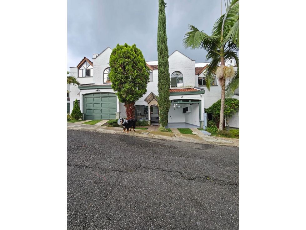 Casa en renta amueblada o sin amueblar en Alto de Balsos Poblado