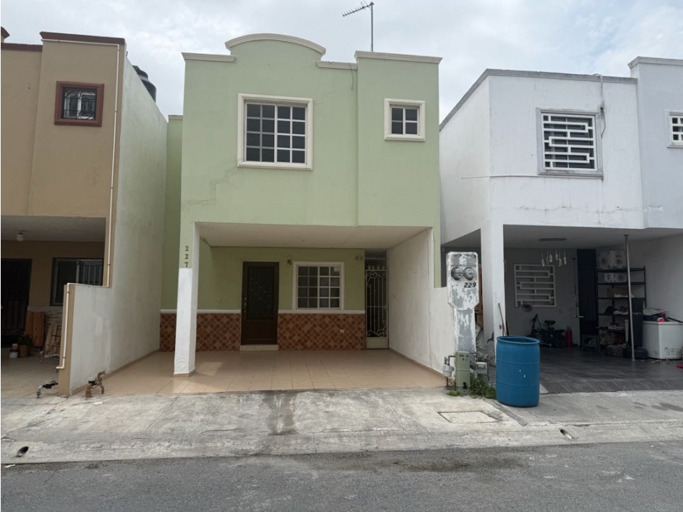 CASA EN VENTA COL HACIENDA DEL ROSARIO APODACA