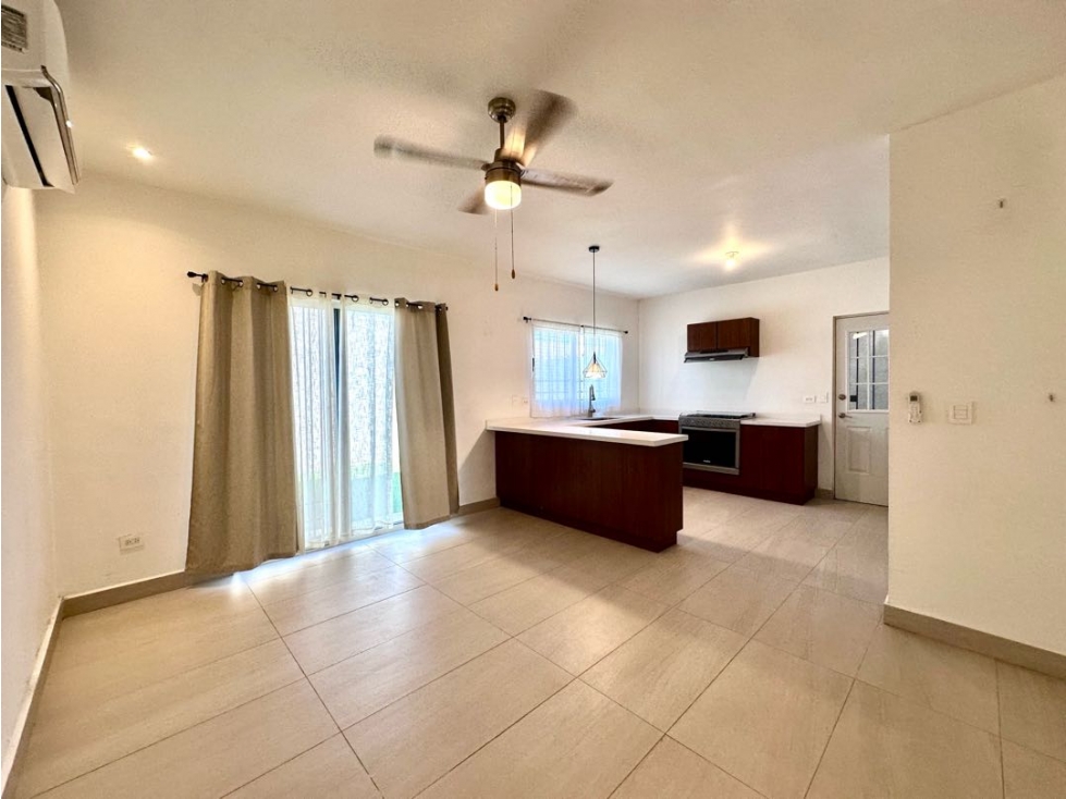 Casa en renta de tres pisos con PANELES en Lumina Dominio Cumbres — foto 5