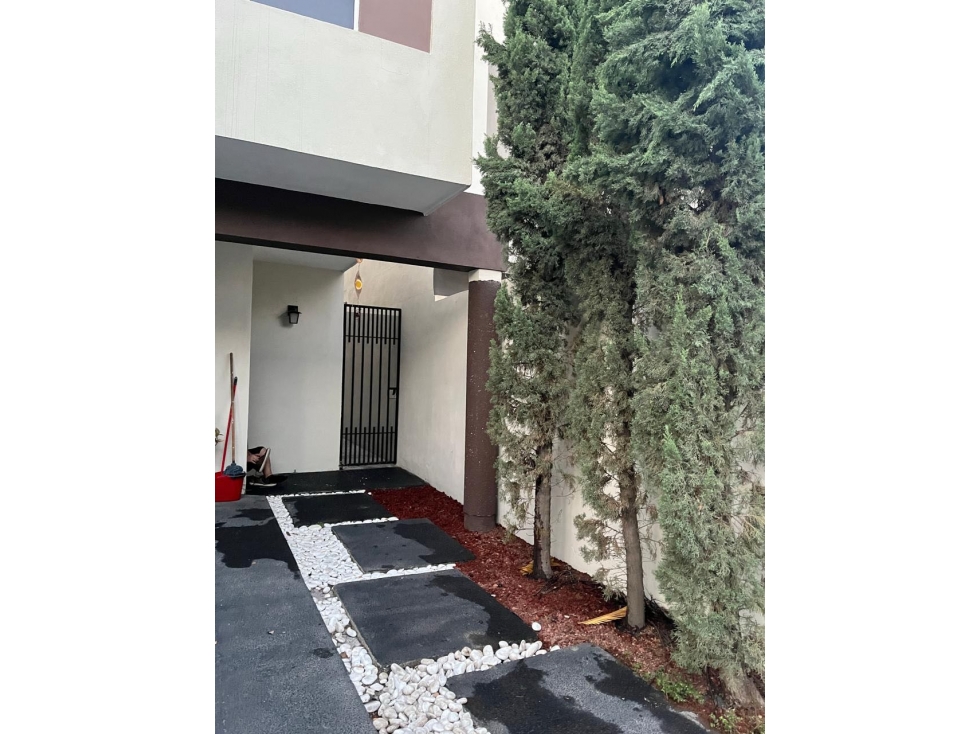 CASA EN RENTA EN CERRADAS DE SANTA ROSA PREMIER EQUPADA — foto 4