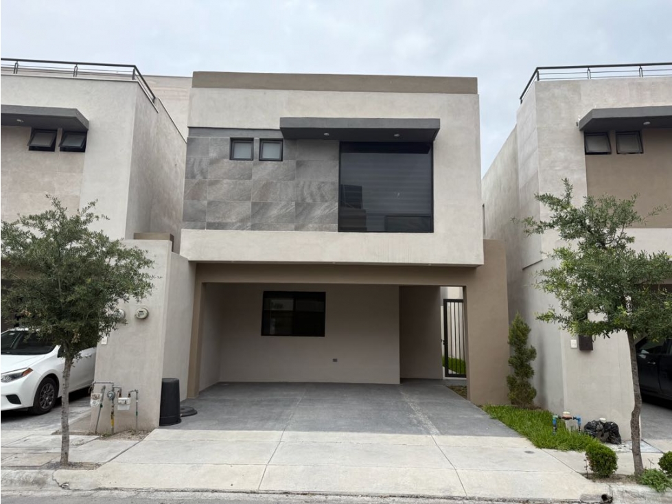 CASA EN RENTA EN CERRADAS ÁMBAR APODACA SEMIAMUEBLADA Y EQUIPADA