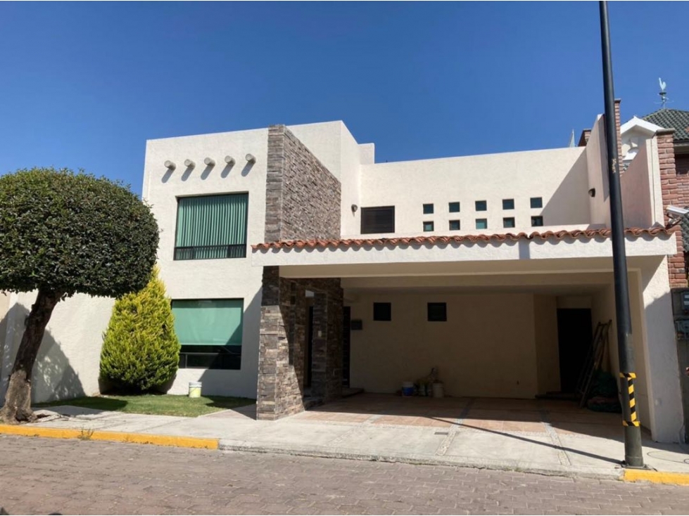 Casa en renta en Jardines de Zavaleta con buen jardín. A PARTIR 1 AGO