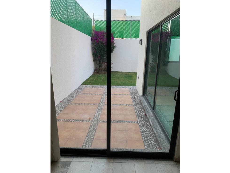 Casa en renta en Jardines de Zavaleta con buen jardín. A PARTIR 1 AGO — foto 3