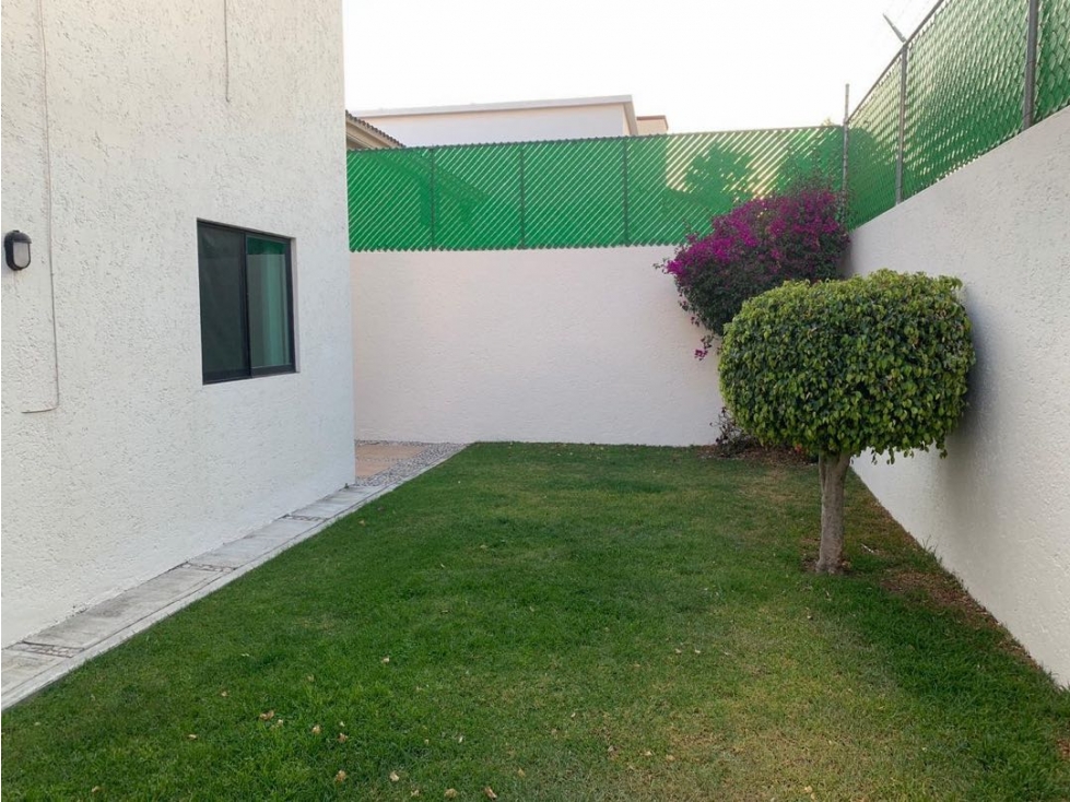 Casa en renta en Jardines de Zavaleta con buen jardín. A PARTIR 1 AGO — foto 4