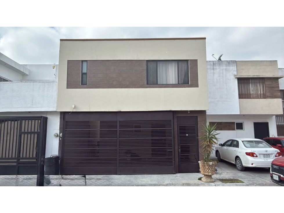 CASA EN VENTA EN PRIVADAS BORNEO APODACA EQUIPADA Y ALBERCA