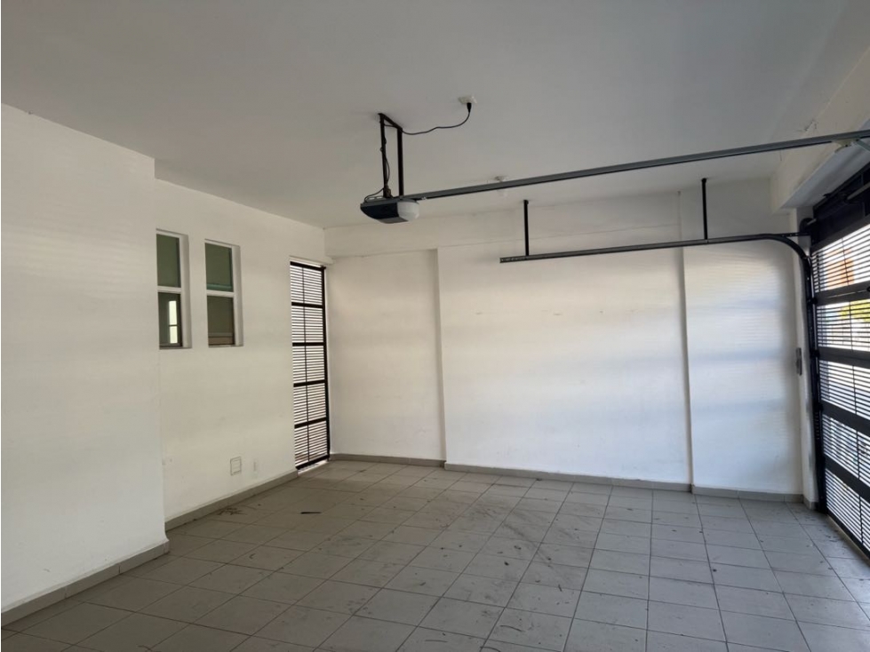 CASA EN RENTA EN PRIVADAS DE ANAHUAC IRLANDÉS EQUIPADA FRENTE PARQUE — foto 3