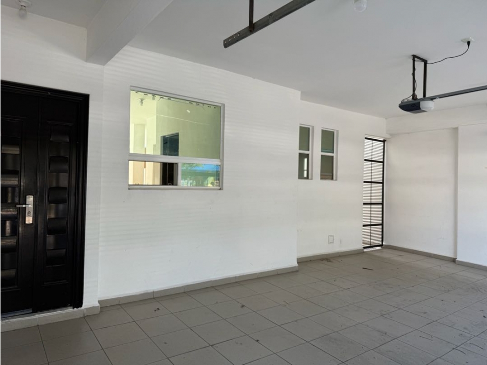 CASA EN RENTA EN PRIVADAS DE ANAHUAC IRLANDÉS EQUIPADA FRENTE PARQUE — foto 4