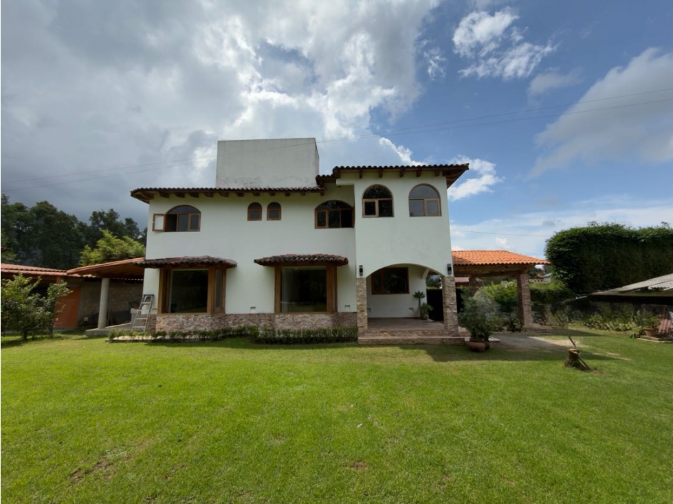 CASA EN RENTA | JARDÍN | PARA ESTRENAR | CASAS VIEJAS | AVANDARO