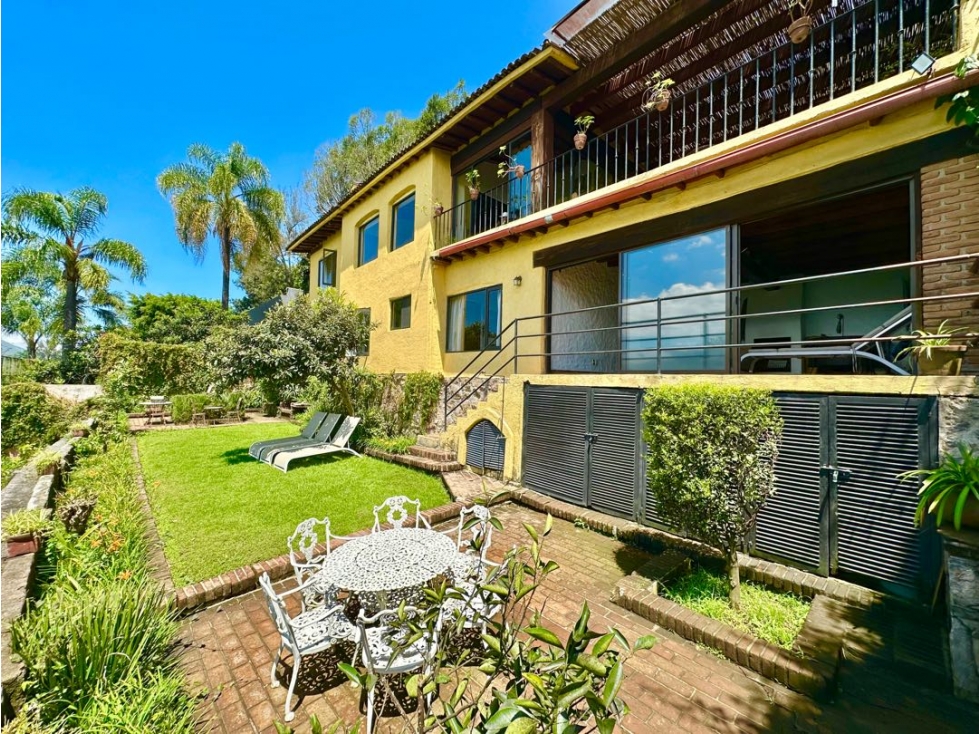 CASA EN RENTA | VISTA AL LAGO | JARDÍN | JACUZZI | VALLE DE BRAVO