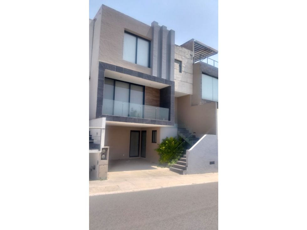 Casa en Residencial Lago Esmeralda | Posesión Inmediata