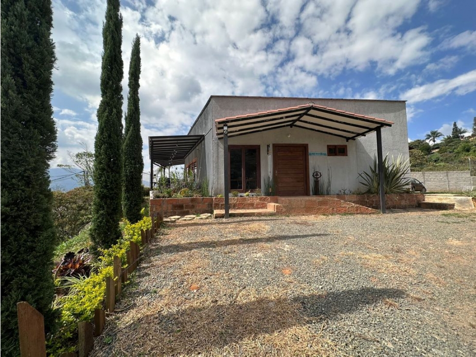 Casa en Sabaneta con excelente vista - 2