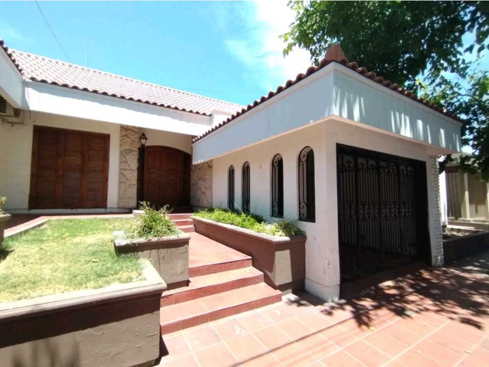 VENTA DE HERMOSA CASA DE CATEGORÍA EN CENTRO DE SAN MARTÍN MENDOZA - 2