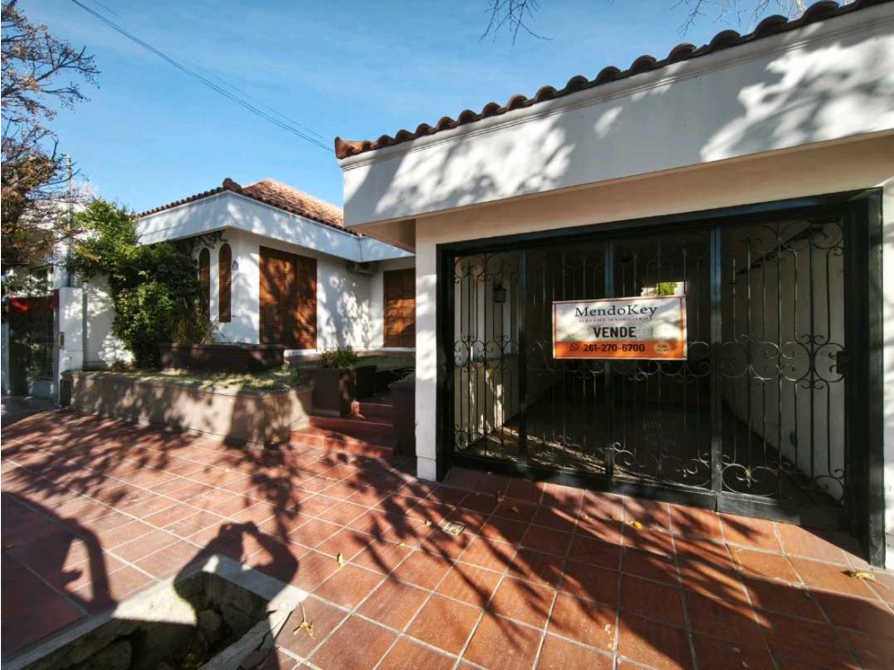VENTA DE HERMOSA CASA DE CATEGORÍA EN CENTRO DE SAN MARTÍN MENDOZA - 3