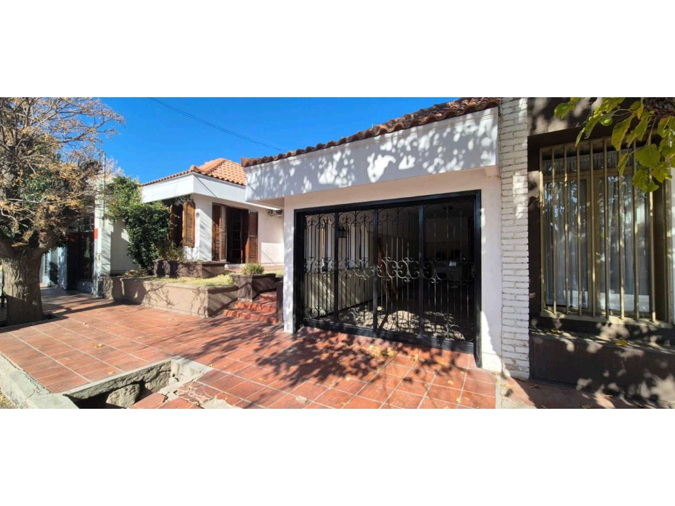 VENTA DE HERMOSA CASA DE CATEGORÍA EN CENTRO DE SAN MARTÍN MENDOZA - 4