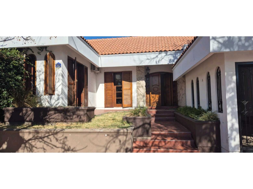 VENTA DE HERMOSA CASA DE CATEGORÍA EN CENTRO DE SAN MARTÍN MENDOZA - 5