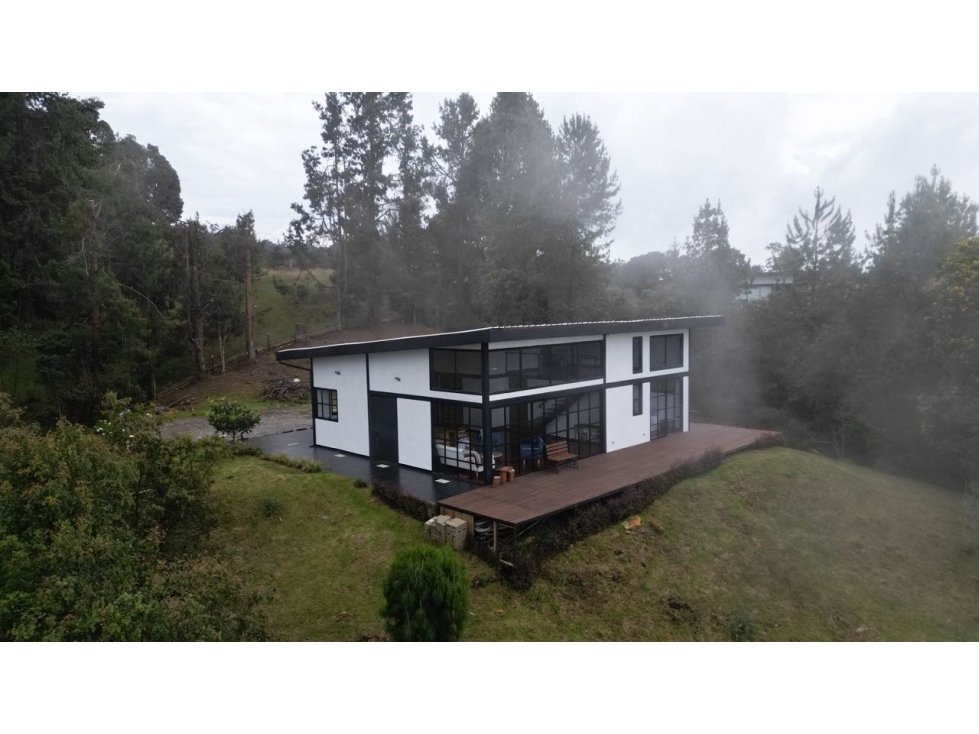 CASA EN SANTA ELENA VEREDA EL PLAN/ MEDELLIN