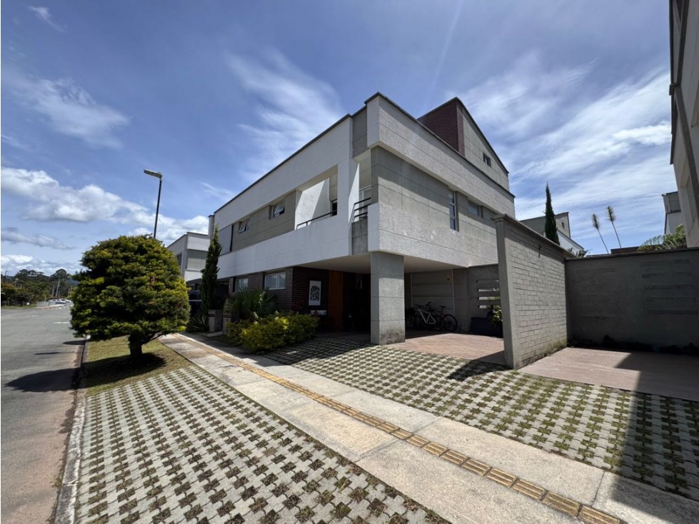 Casa en unidad cerrada