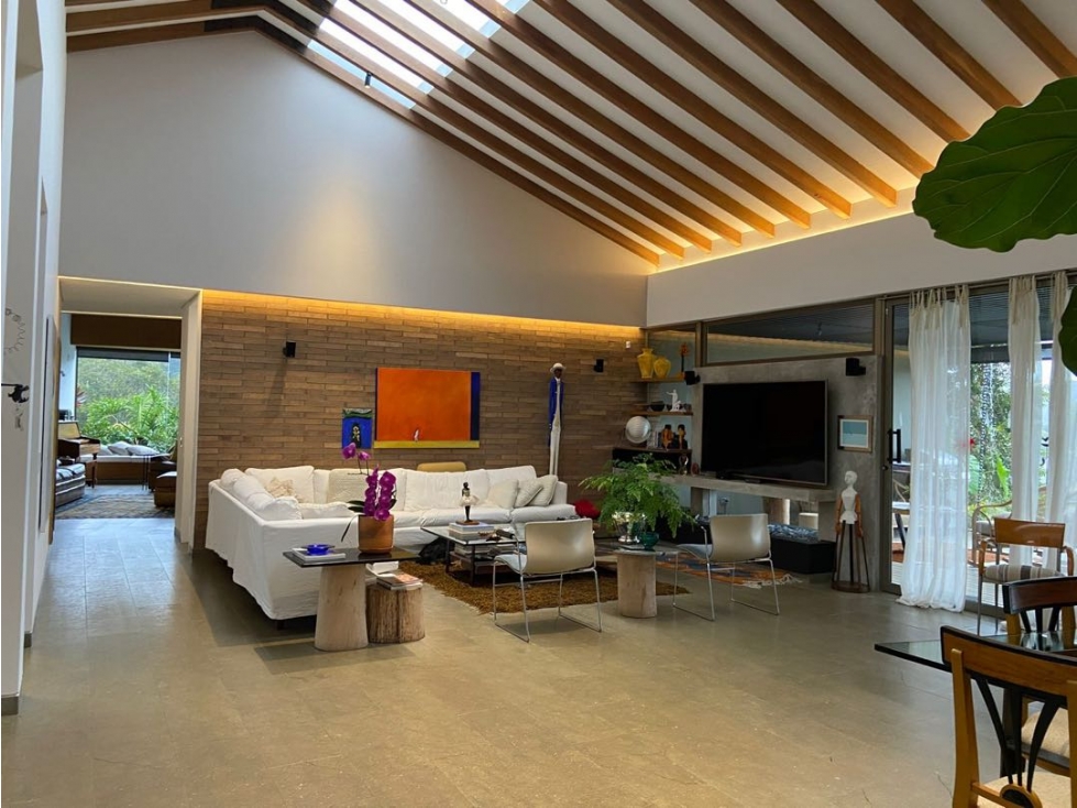 CASA EN UNIDAD CERRADA AL LADO DEL CLUB LLANOGRANDE — foto 3