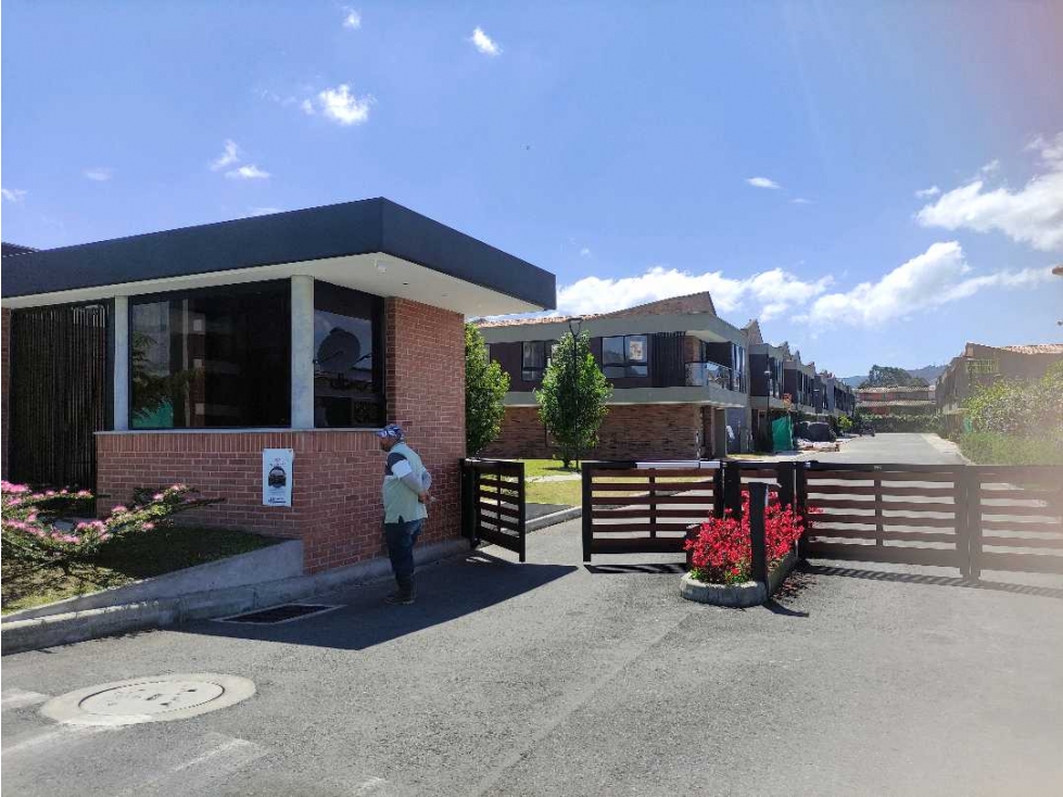 CASA EN UNIDAD CERRADA EN ARRIENDO o VENTA EN LA CEJA