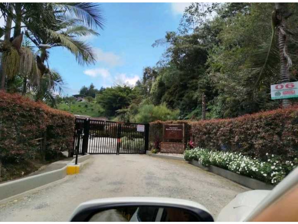 CASA EN UNIDAD CERRADA EN ORIENTE