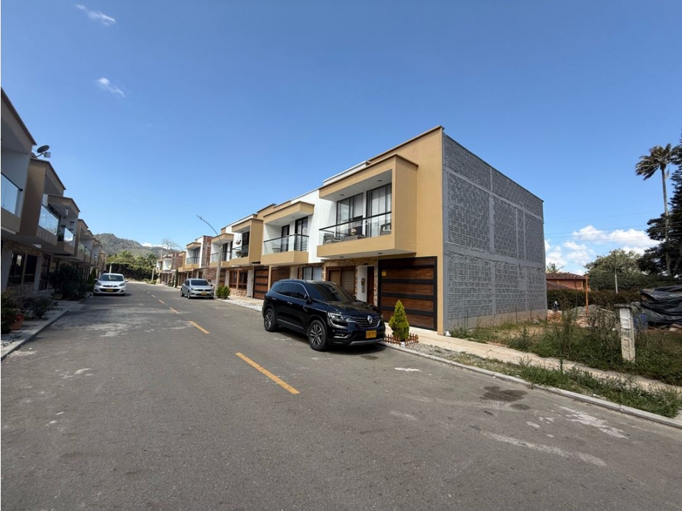 Casa en Urbanización abierta a la venta