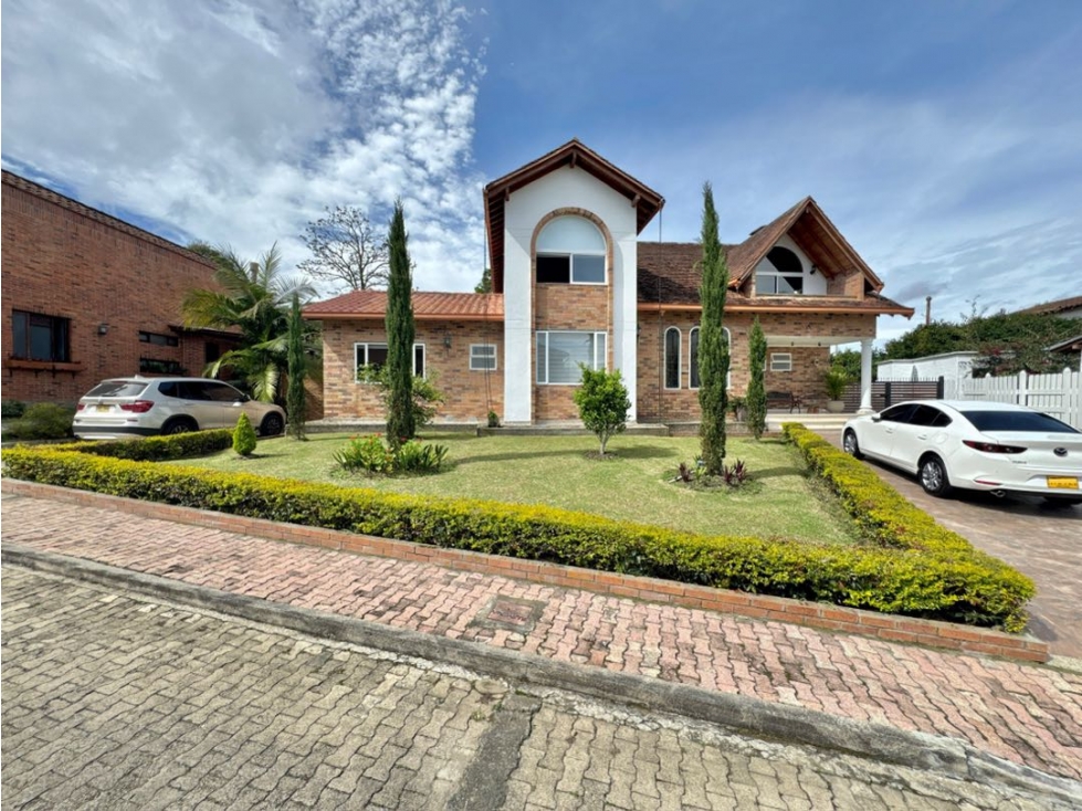 Casa en urbanización cerrada - El Retiro — foto 2