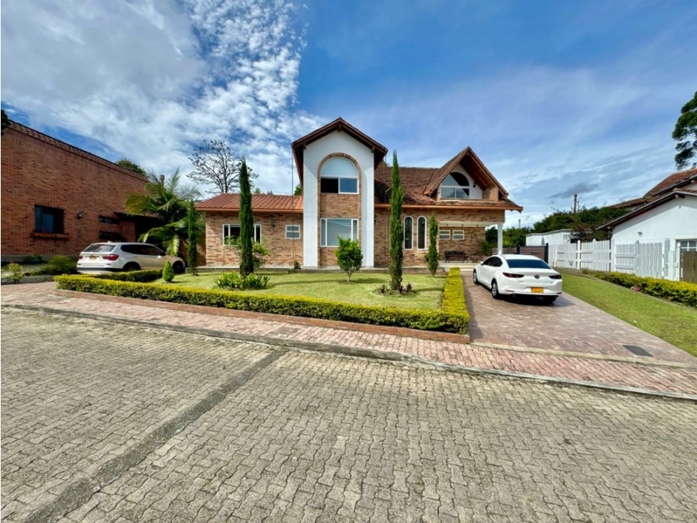 Casa en urbanización cerrada - El Retiro