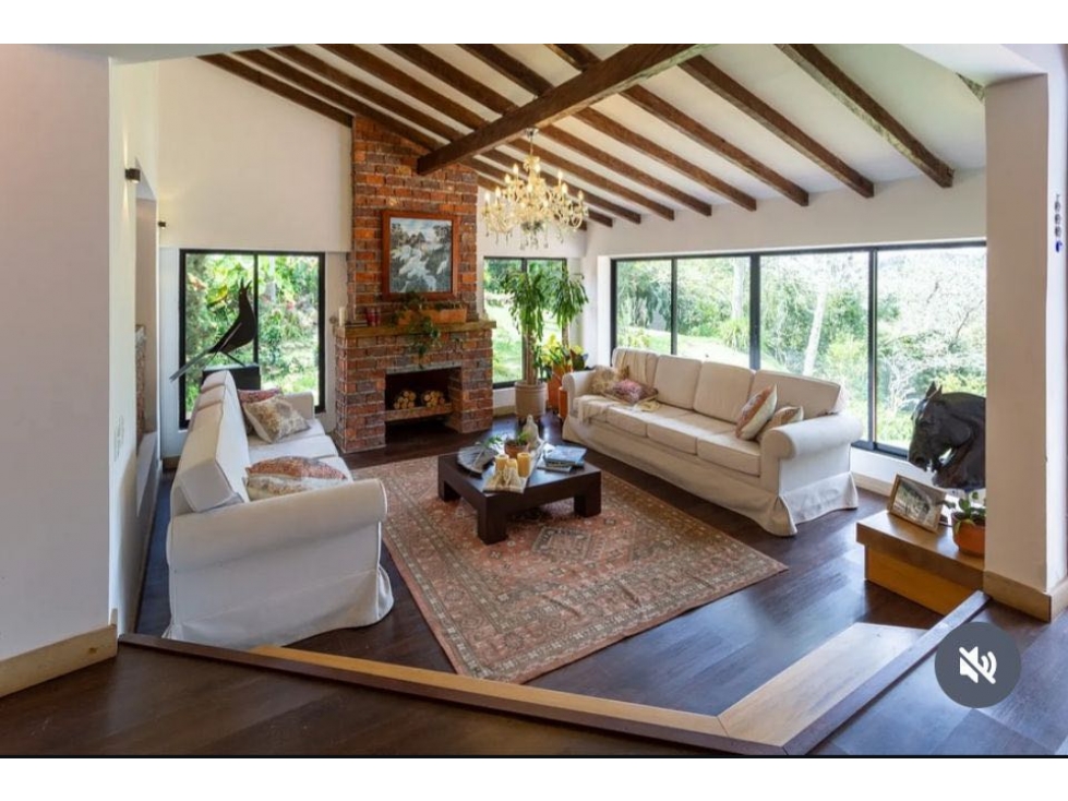 Hermosa Casa en Urbanización del Retiro