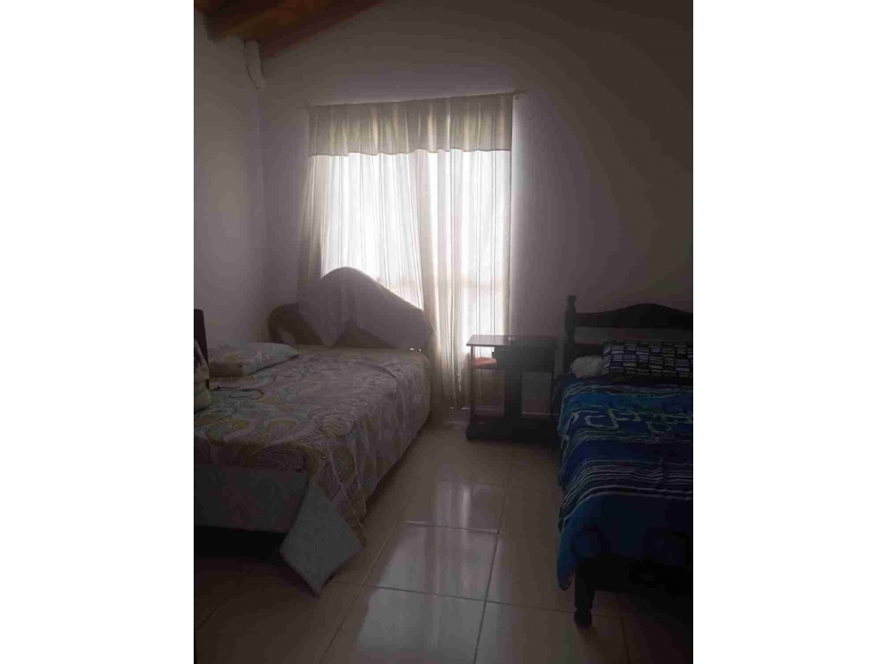 CASA DE TRES NIVELES EN URBANIZACIÓN LOS LLANOS RIONEGRO