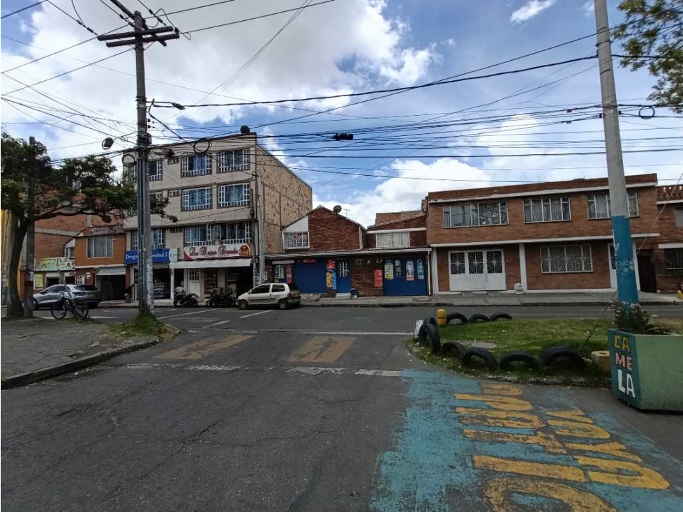 CASA EN VENTA VIVIENDA Y COMERCIAL CERCA AL HOSPITAL KENNEDY