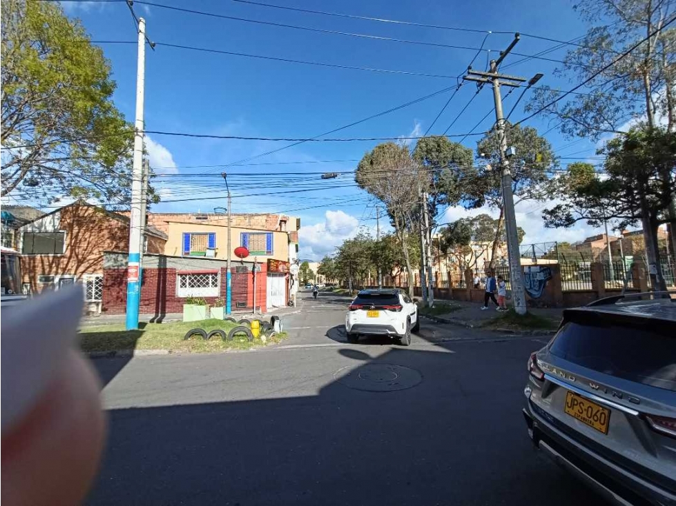CASA EN VENTA VIVIENDA Y COMERCIAL CERCA AL HOSPITAL KENNEDY — foto 4