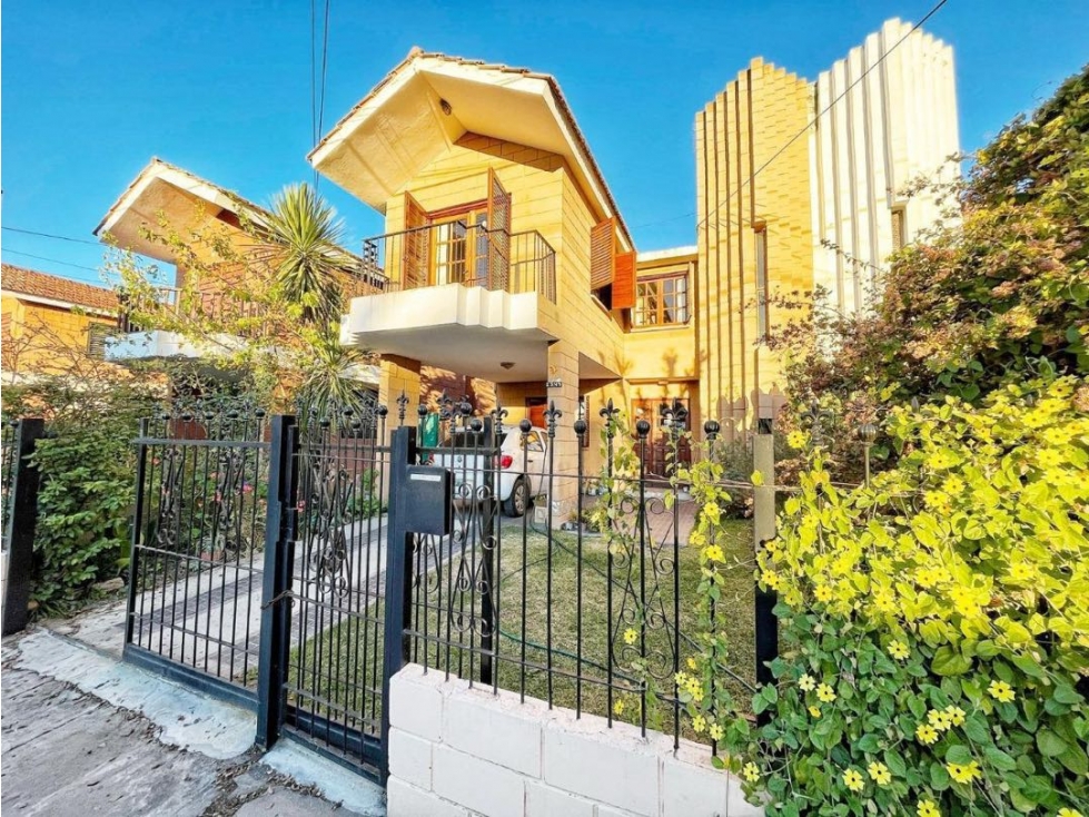 CASA EN VENTA !!
