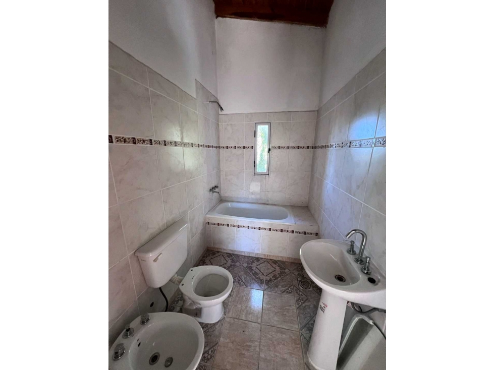 Calle 213 e 40 y 41 - Casa en Venta - 3