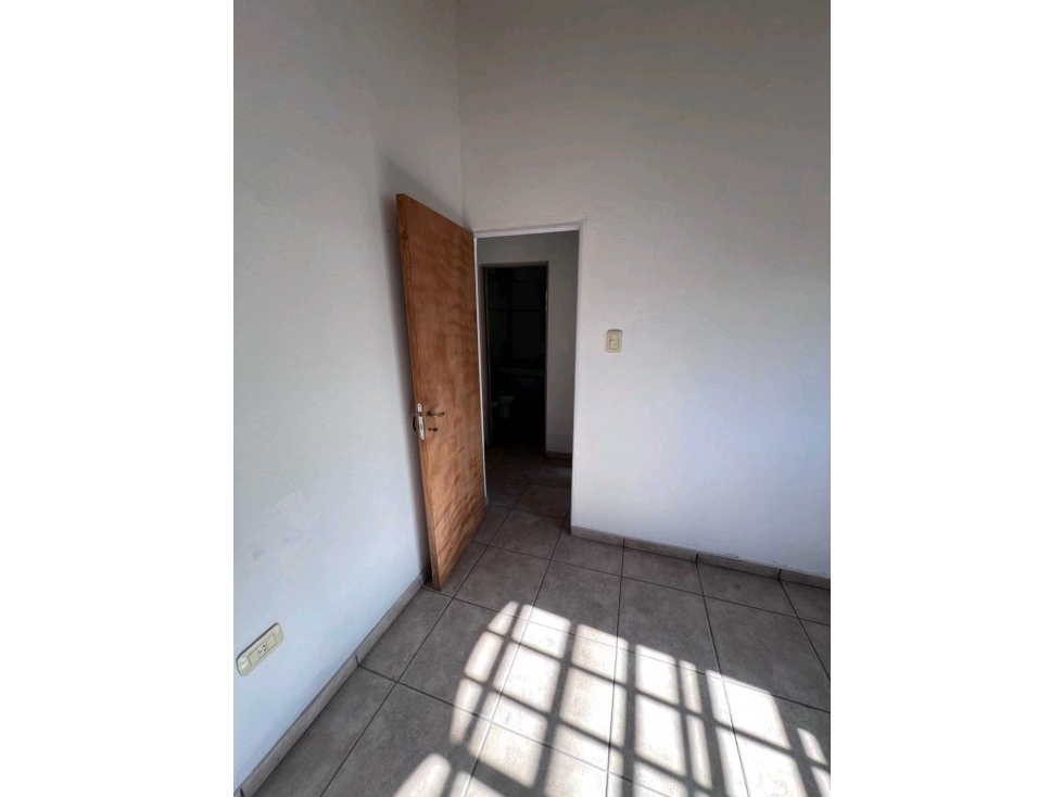 Calle 213 e 40 y 41 - Casa en Venta - 4