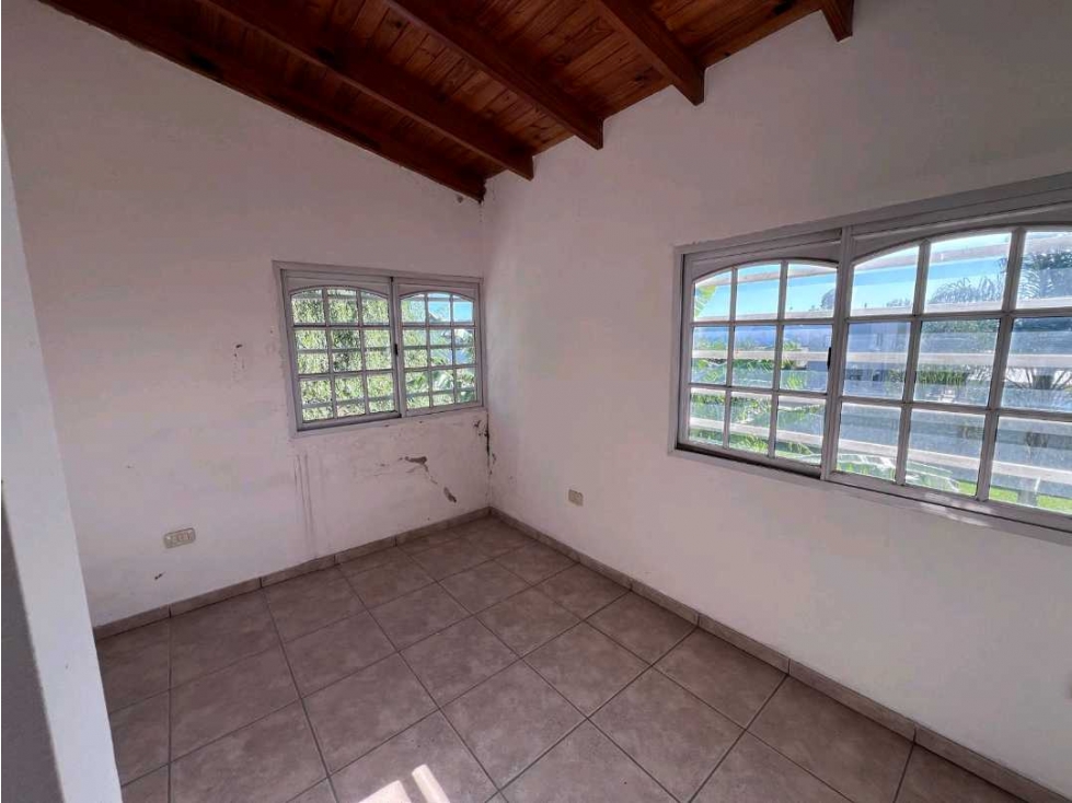 Calle 213 e 40 y 41 - Casa en Venta - 6