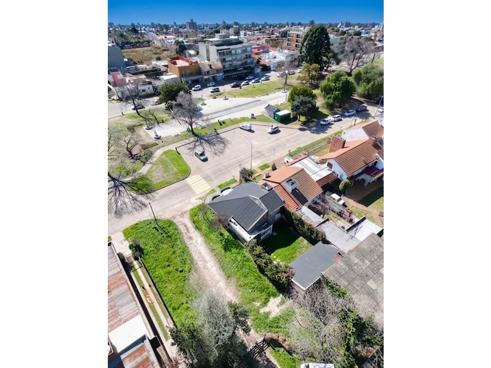Casa en VENTA 4 ambientes FRENTE A LA PLAZOLETA - 3