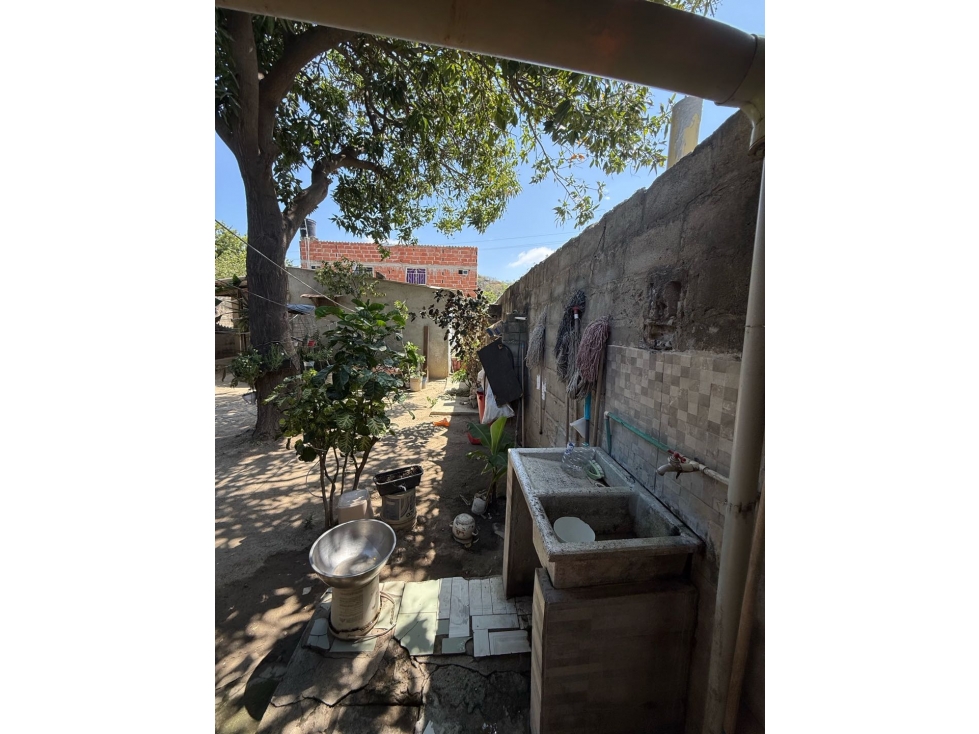 Casa en Venta - 5 aptos - Barrío La Estrella - 6