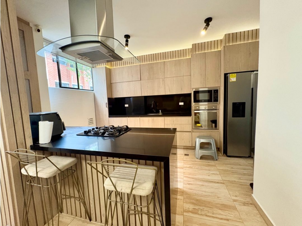 Casa en venta a 2 minutos del centro comercial el tesoro - 240 m² — foto 2