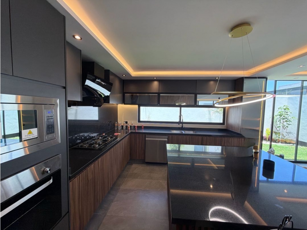 Casa en venta a estrenar con 5 recámaras en Lomas de Angelopolis - 4