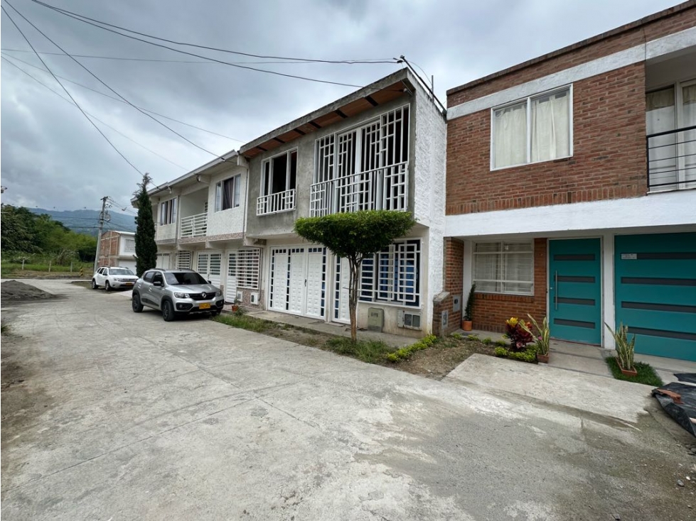 Casa en venta a puerta cerrada en Ginebra, Valle: Lista para habitar. - 1