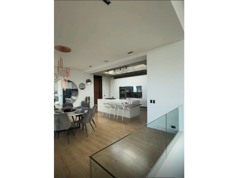 CASA EN VENTA A PUERTA CERRADA EN BOSQUES DE ENCENILLO, LA CALERA