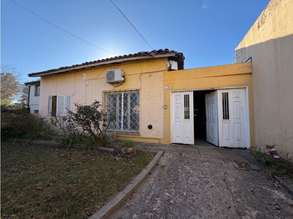 Casa en venta a refaccionar en barrio Dalmine viejo - 1
