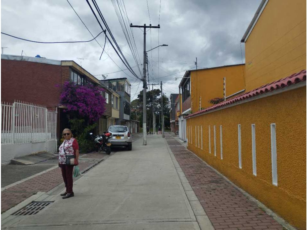 CASA EN VENTA DE DOS PISOS EN ALAMOS NORTE EXCELENTES ESPACIOS
