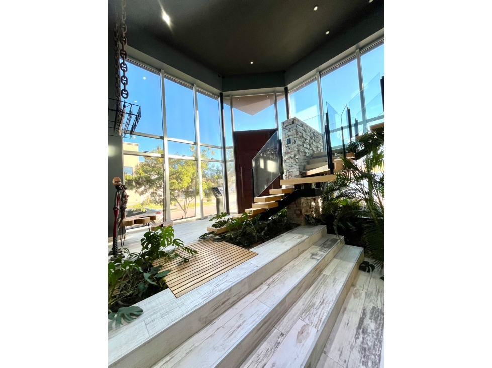Casa en Alquiler 430 m2 Barrio La Bastilla - 2